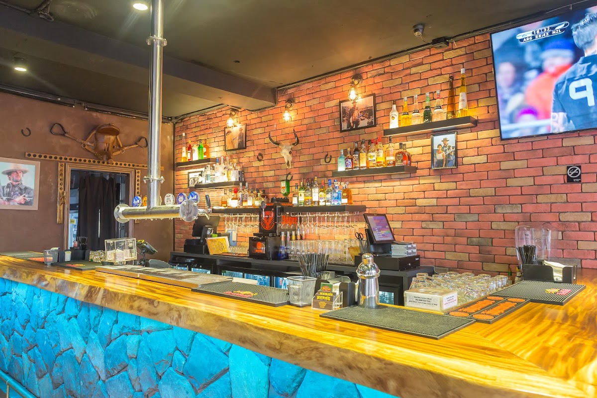 HERO'S BAR, 69 Circular Road